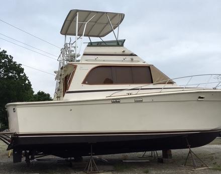 Atlantic Towers Top installed on an Egg Harbor boat, showcasing the vessel's design and structure.