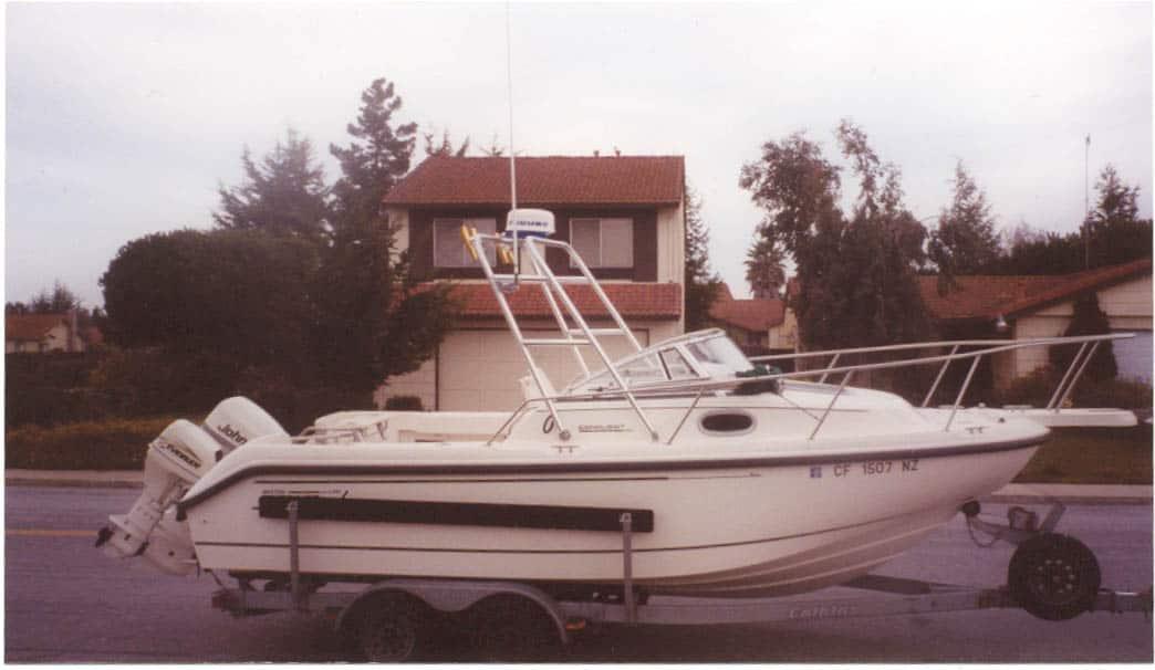 Boston Whaler 21 Conquest Walkaround Arch 1998 image 1