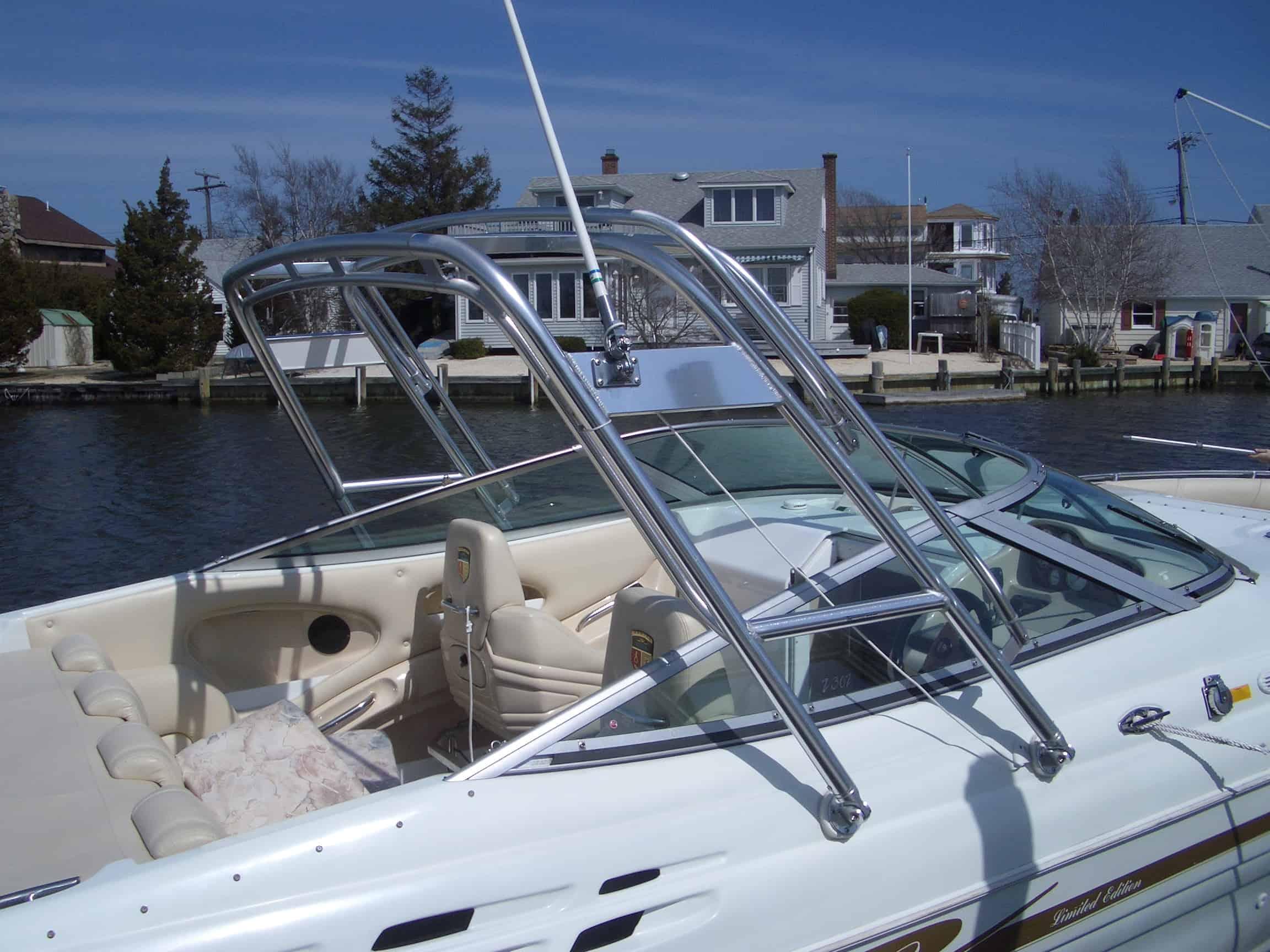 Atlantic Towers Arch installed on a Mariah 302 boat, showcasing its sleek design against a water backdrop.