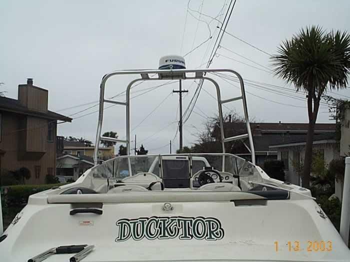 Atlantic Towers Air Tower installed on a Seaswirl 208 boat, showcasing the console and seating area.