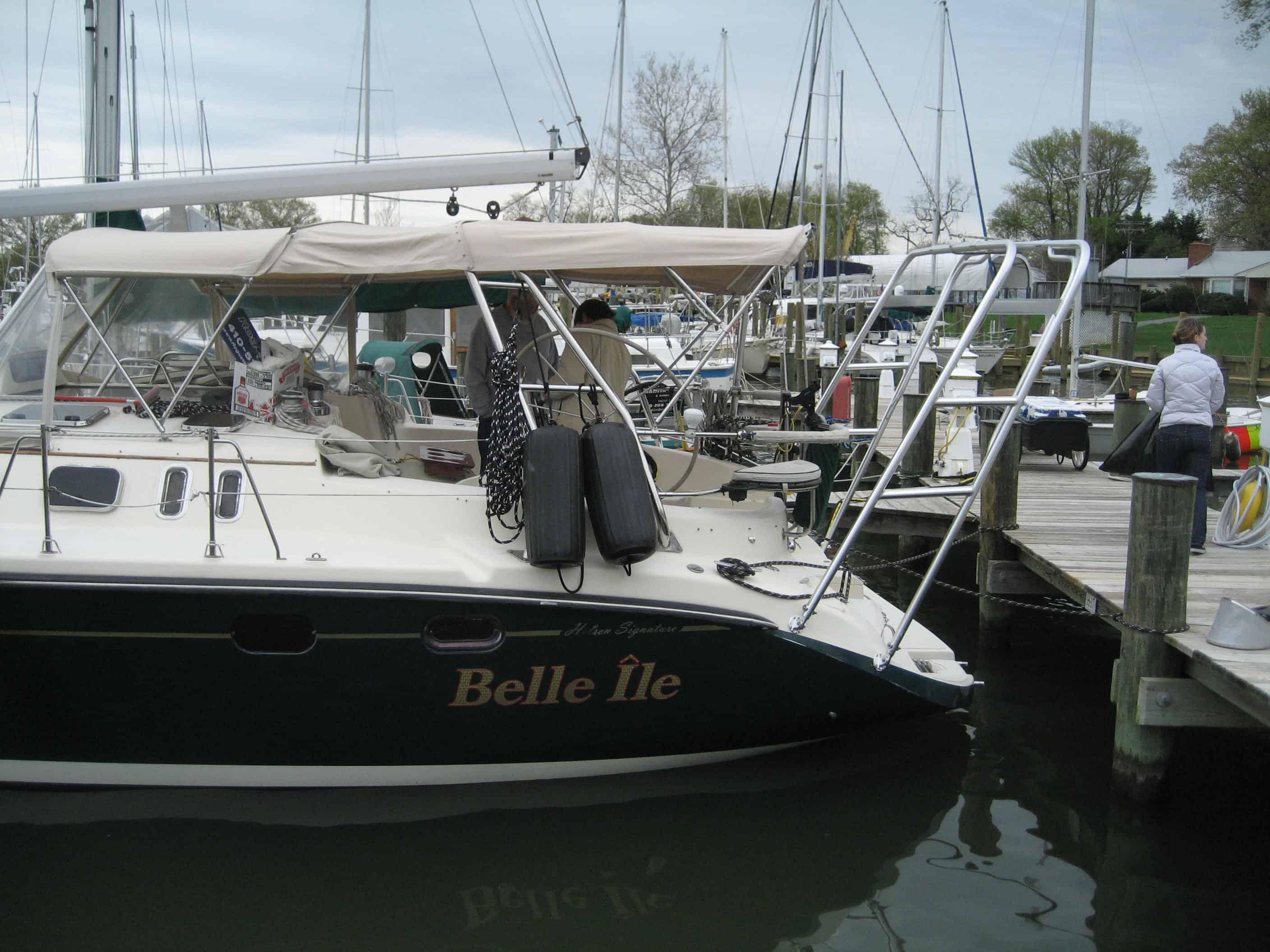 Side view of a Hunter sailboat named Belle Île docked at a marina with an installed Atlantic Towers arch on the stern.