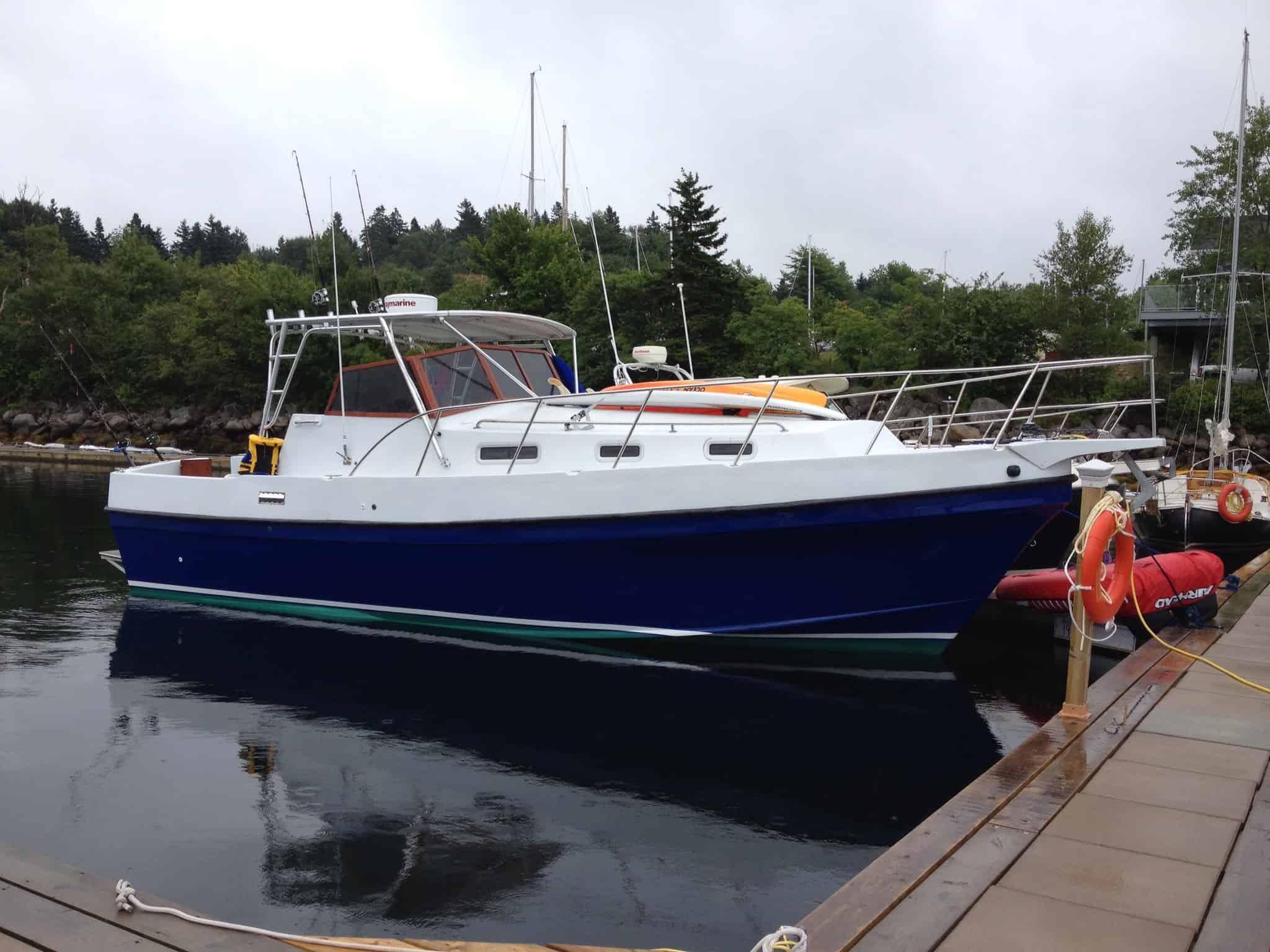 Atlantic Towers Top installed on a Gaski 30 Custom down east boat showcasing its streamlined design.