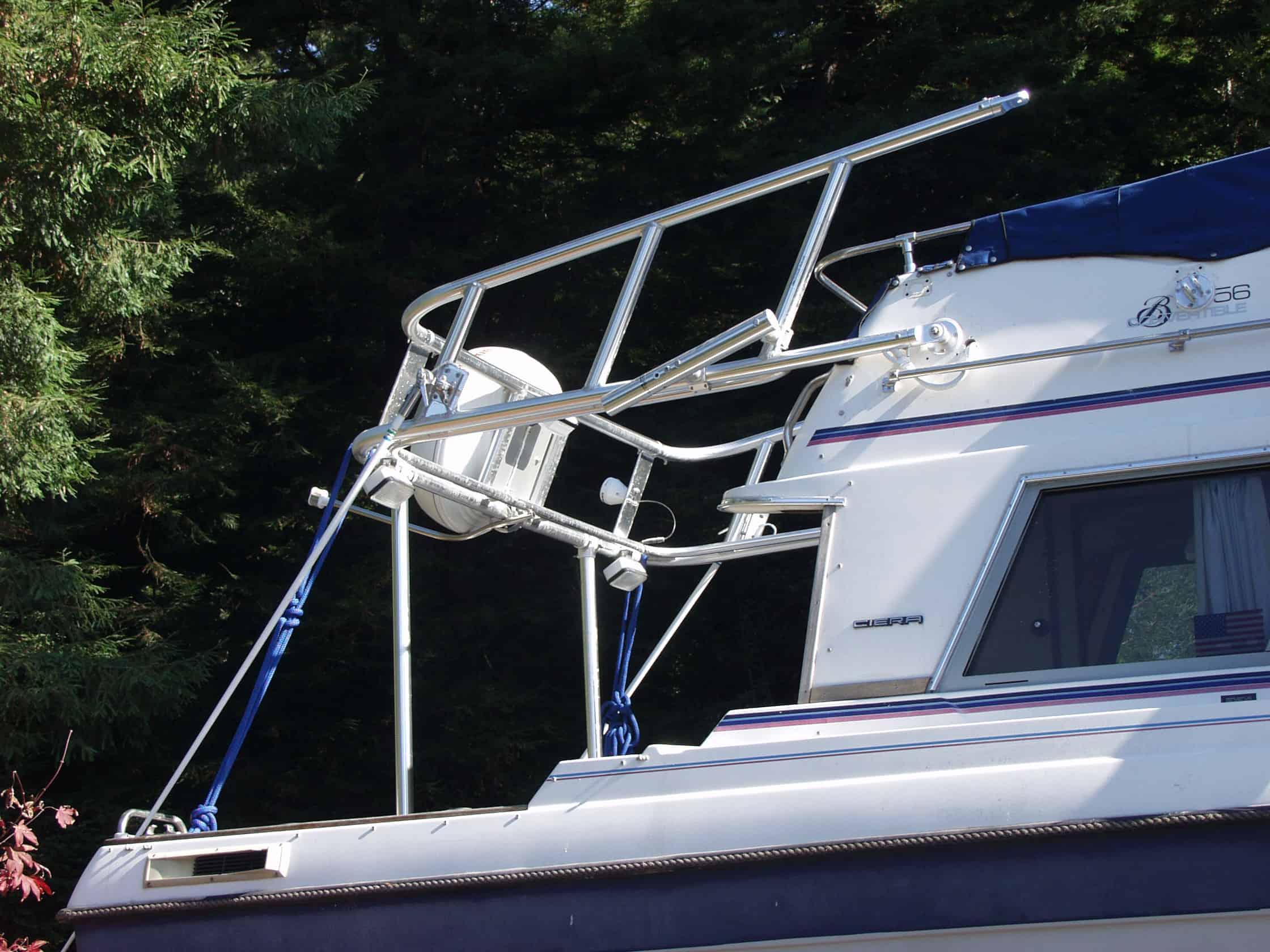 Bayliner 2560 Convertible/2556 Ciera Command Bridge Arch 1986 image 1