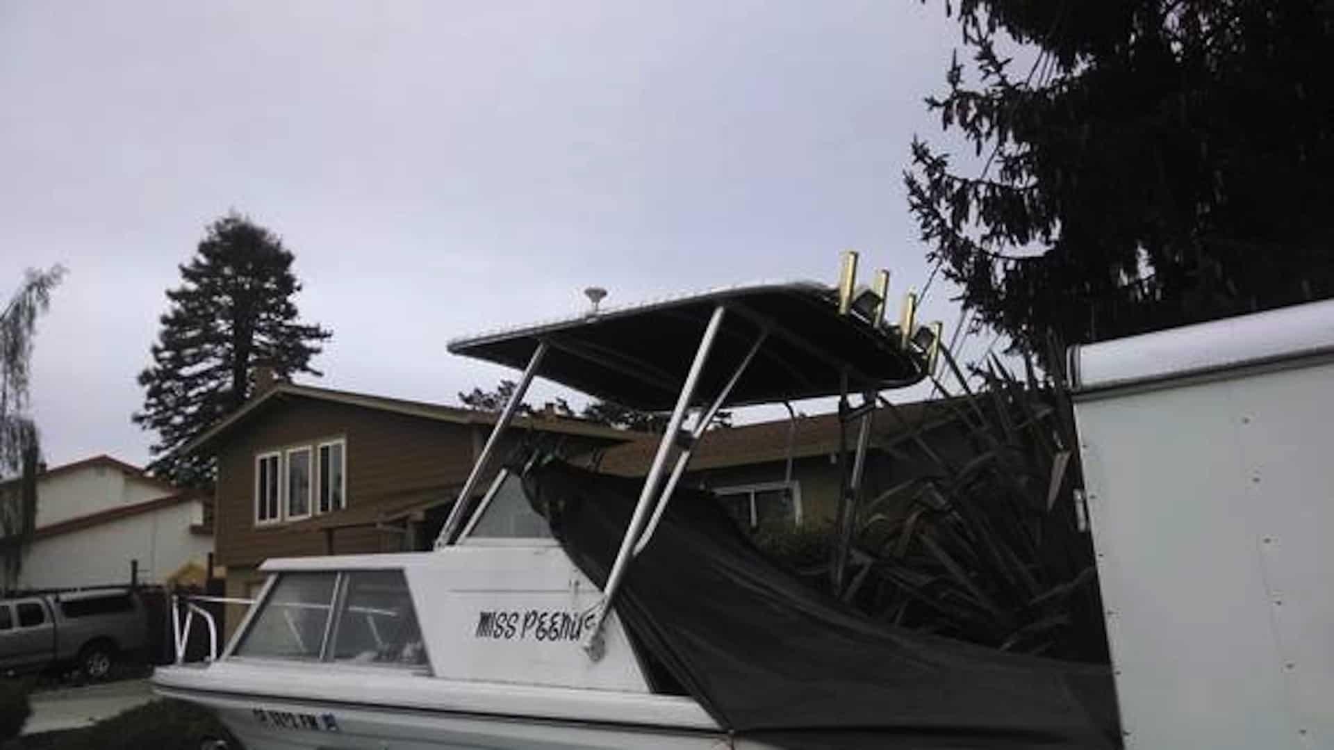 Atlantic Towers Top installed on a Sterling 19 boat, showcasing a sleek design and functional structure.