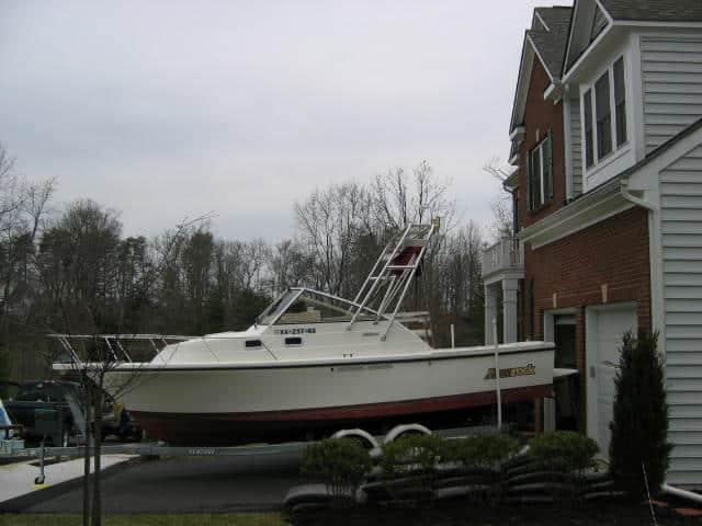 Atlantic Towers Arch installed on a Shamrock 260 Express Fisherman boat with calm water background.