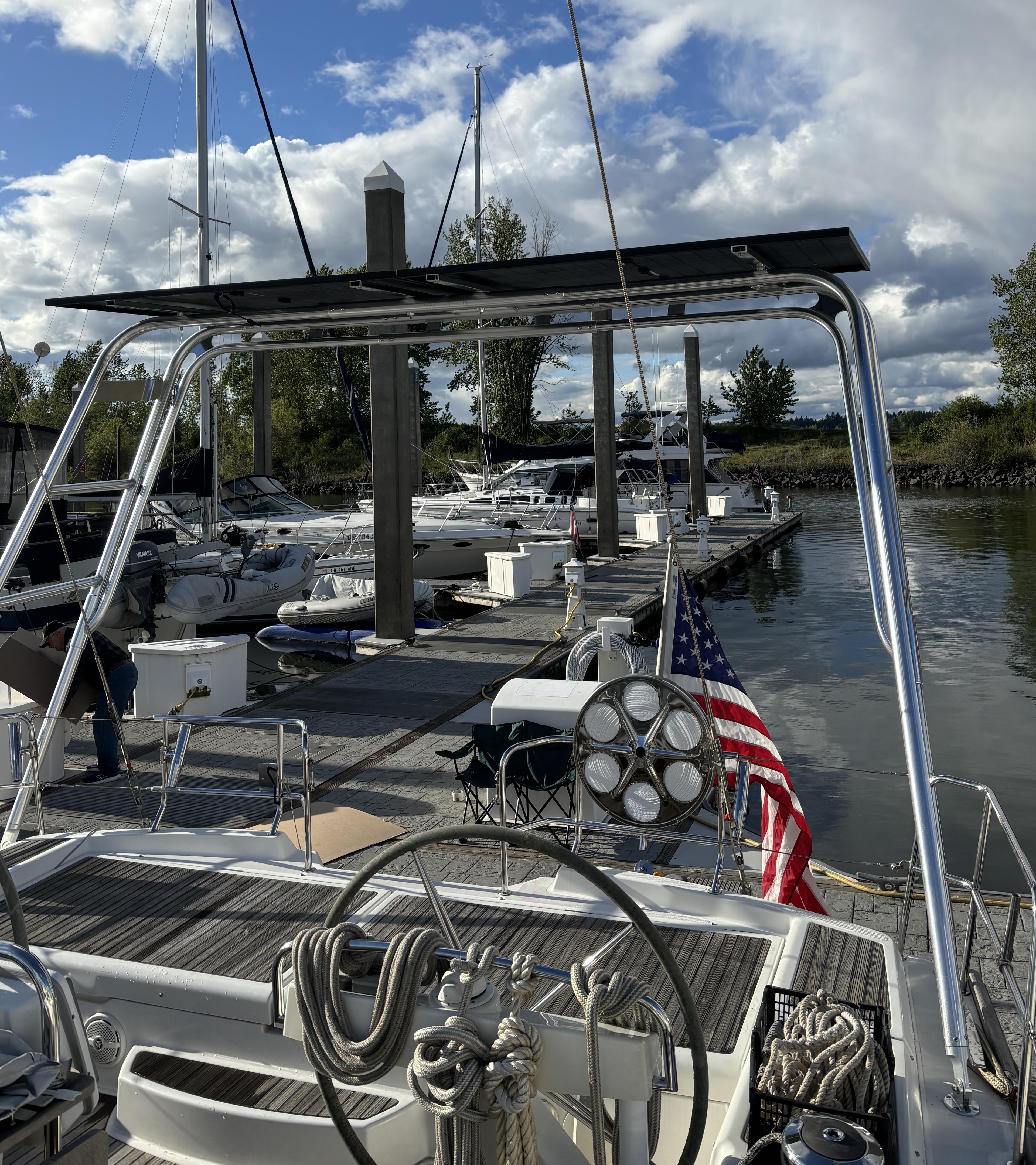 Atlantic Towers Arch installed on a Jeanneau boat, with a marina view featuring other boats and an American flag.