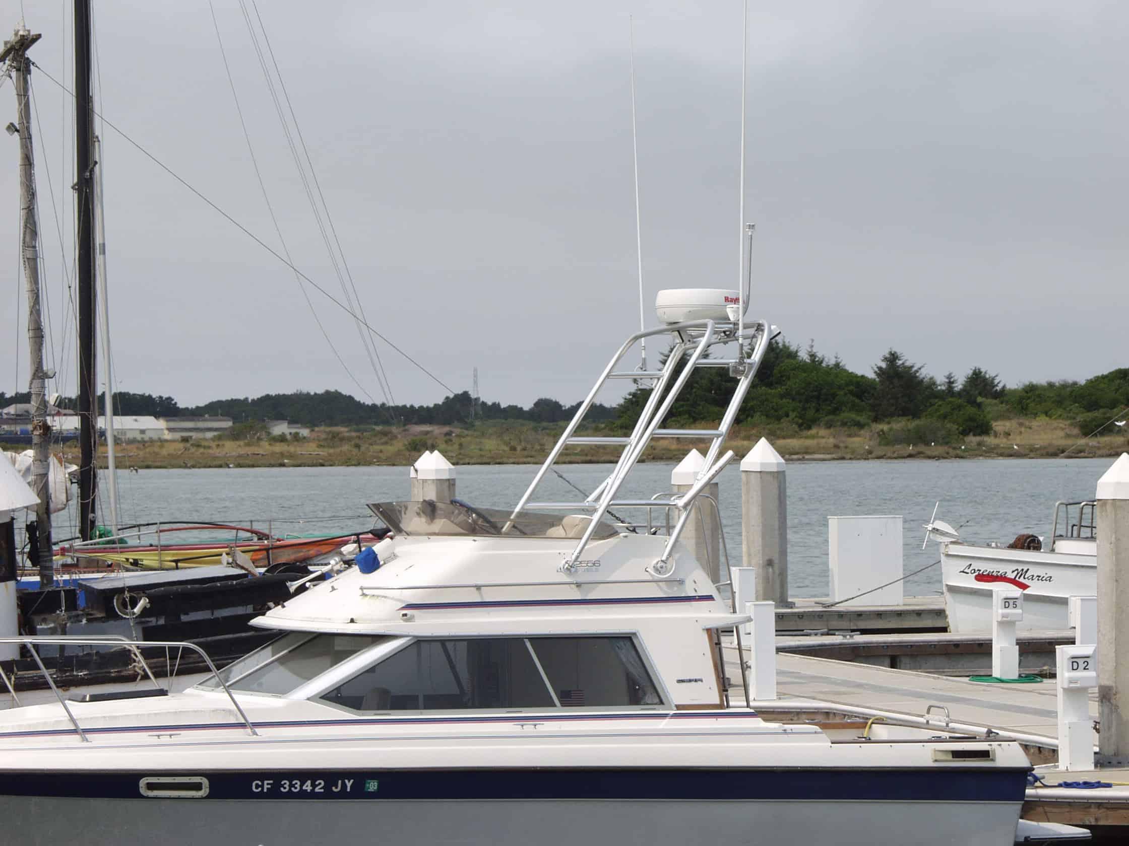 Bayliner 2560 Convertible/2556 Ciera Command Bridge Arch 1986 image 1