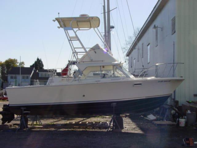 Atlantic Towers Top installed on a Bertram 26 Flybridge boat, showing side view with a building in the background.