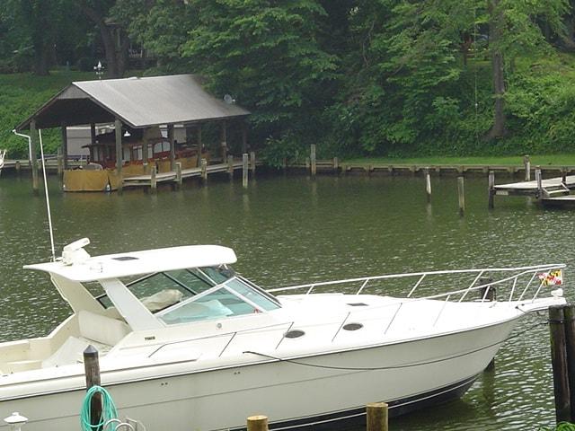 Atlantic Towers Top installed on a Tiara 4000 Express motorboat docked near a waterfront.