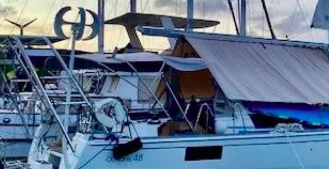 Atlantic Towers Arch installed on a Beneteau boat at the marina, surrounded by other yachts and equipment.