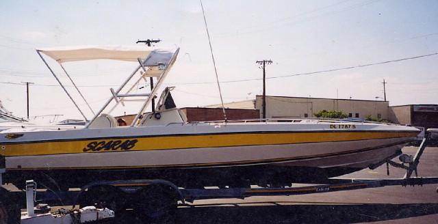 Atlantic Towers Arch installed on a Wellcraft 26 Sportster boat on a trailer in a parking lot.