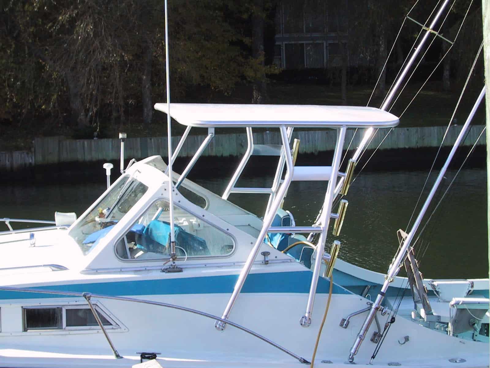 Side view of a Uniflite 28 Saltydog boat with an installed Atlantic Towers Top on the cabin roof.
