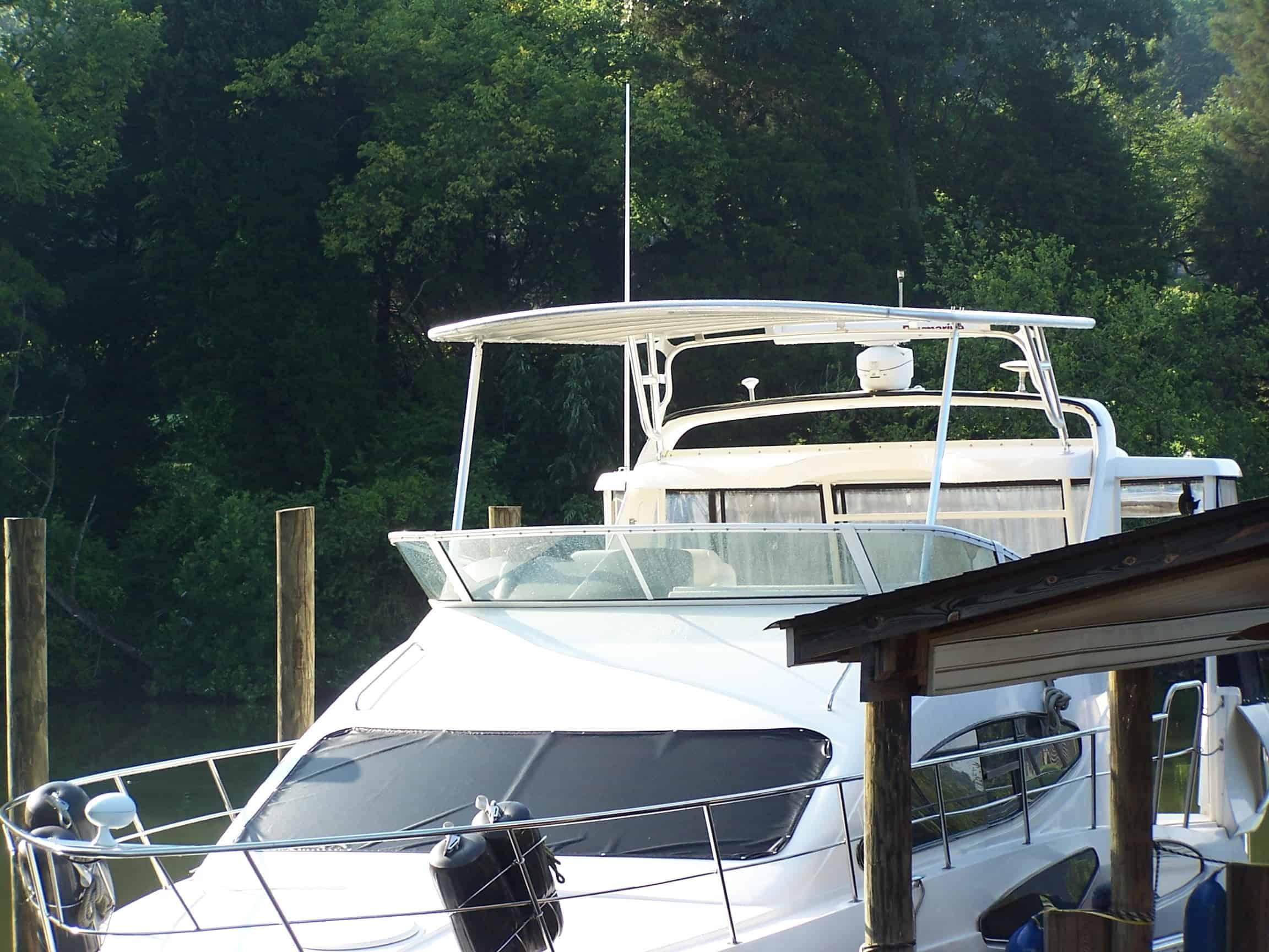 Cruisers 385/395 Motor Yacht Top 2006 image 1
