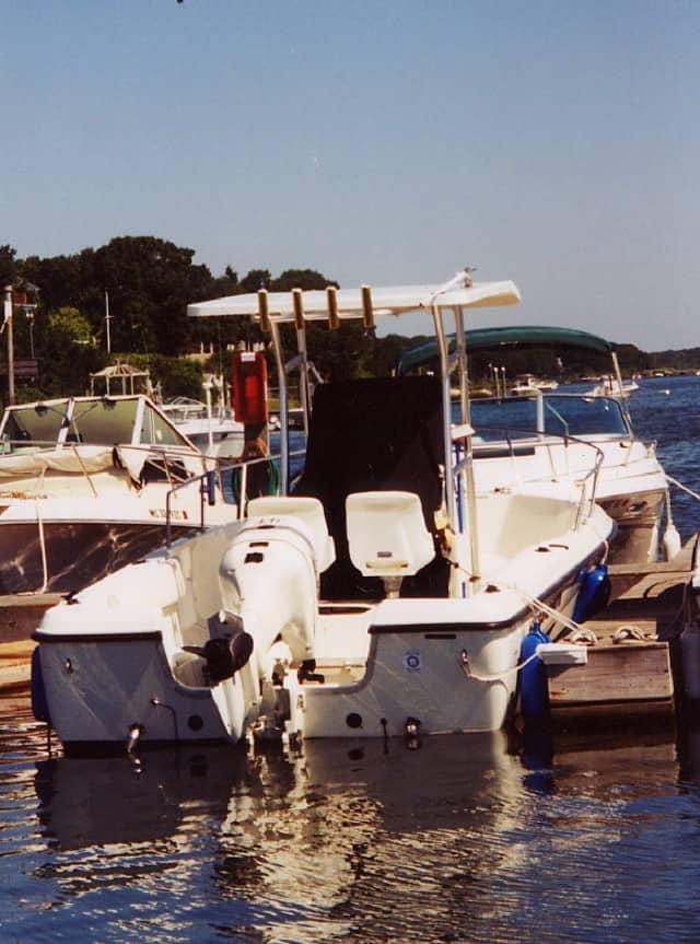 Hydra Sports 212 Center Console T-Top 2000 image 1