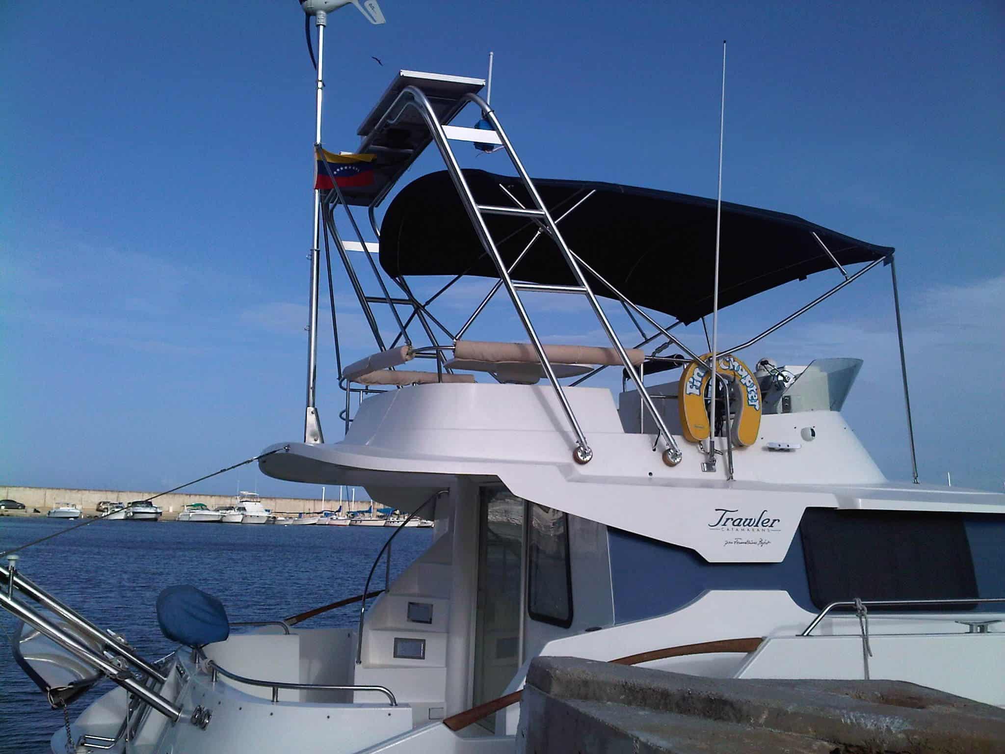 Atlantic Towers arch on a Fountaine Pajot 37 Maryland Power Cat, enhancing the boat's functionality and aesthetics.
