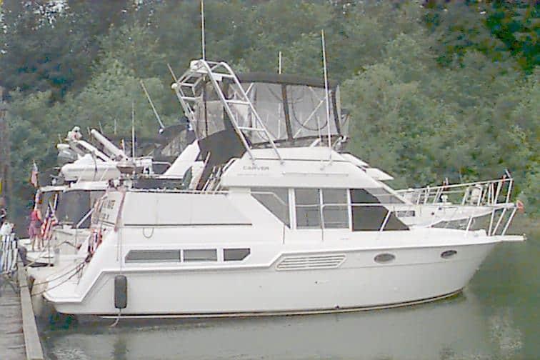 Carver 325 Aft Cabin Arch 1998 image 1