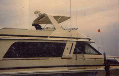 Atlantic Towers Arch installed on a Chris Craft 501 Motor Yacht, showcasing the boat's upper structure.