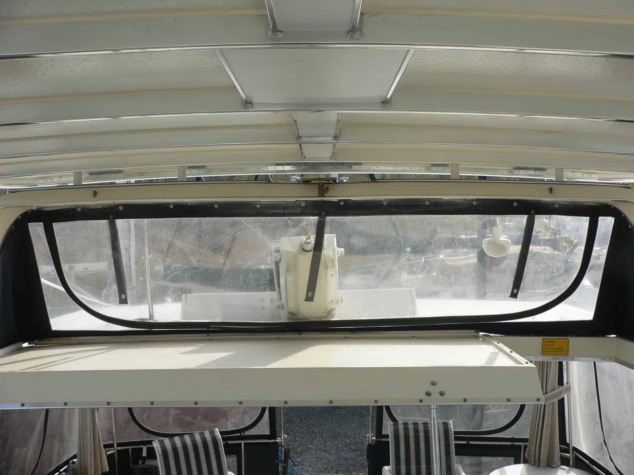 Tollycraft 44/45 Cockpit MY Top 1986 image 1
