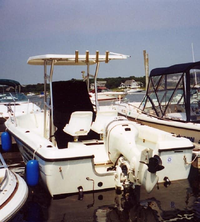 Hydra Sports 212 Center Console T-Top 2000 image 1