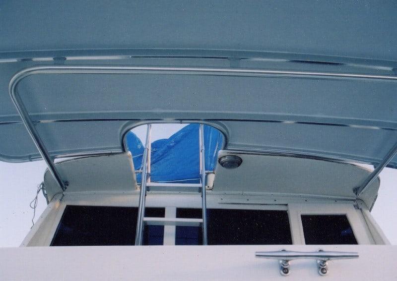 Bayliner 3270 MY Cockpit Sun Shade image 1