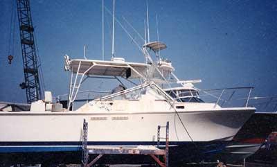 Atlantic Towers Top installed on a Black Watch 26 Sportfisherman boat, showcasing its fishing design.