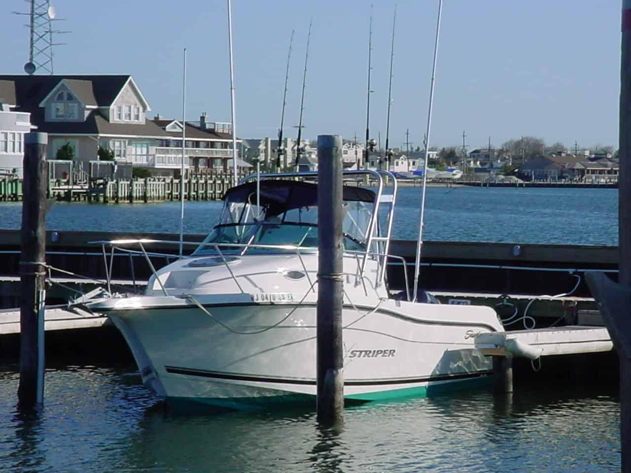 Atlantic Towers Arch installed on a Seaswirl 2601 Striper boat docked at a marina on a clear day.