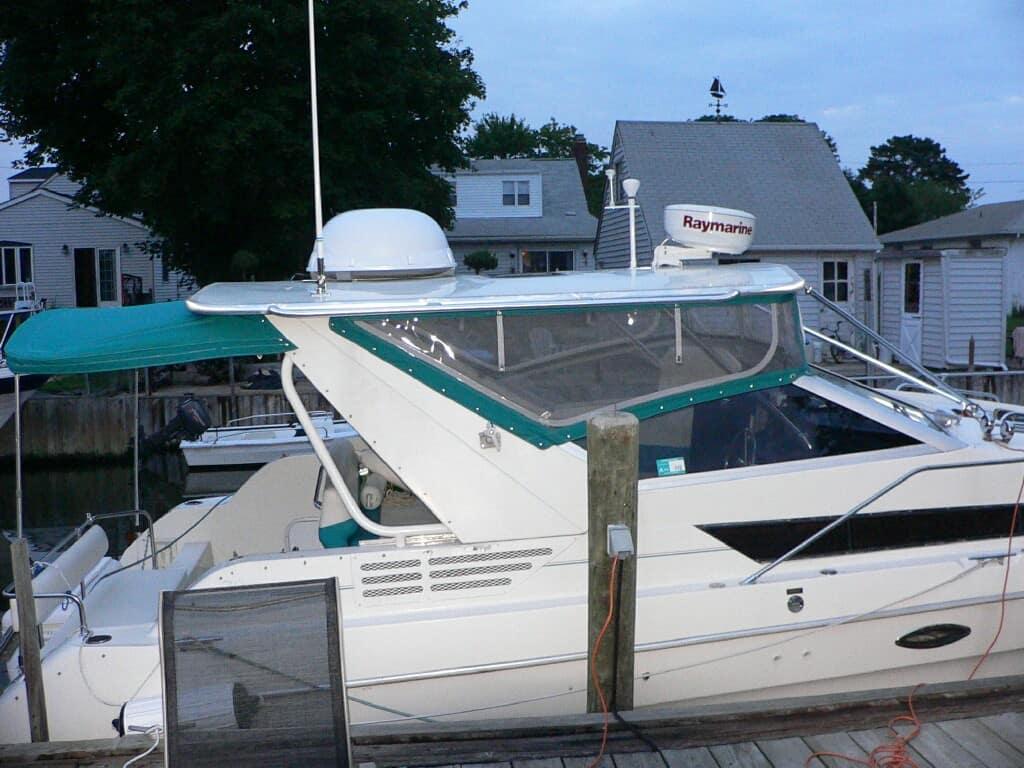 Atlantic Towers Top installed on a Bayliner 3055 Ciera Sunbridge boat at dockside.