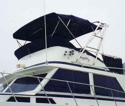 Atlantic Towers Arch installed on a Uniflite 36 Double Cabin boat, featuring a protective cover for the upper deck.