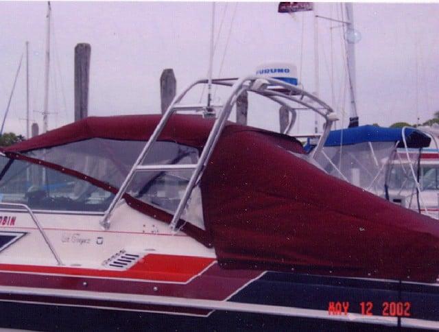 Atlantic Towers Arch installed on a Wellcraft 3200 St. Tropez express cruiser boat shown in a harbor.