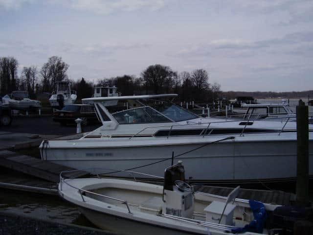 Sea Ray 390 Expres Cruiser Top 1984 image 1