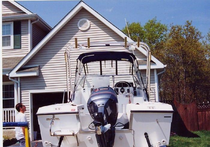 Atlantic Towers Arch installed on a Pro Sport 2200 Walkaround boat, parked in front of a house.