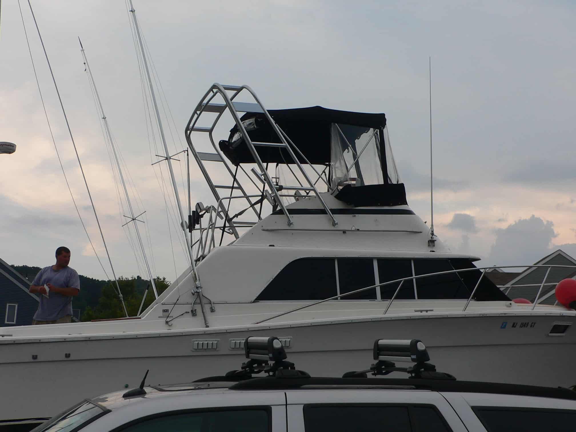 Atlantic Towers Arch installed on a Silverton 31C Convertible boat, showing its structure and mounting details.