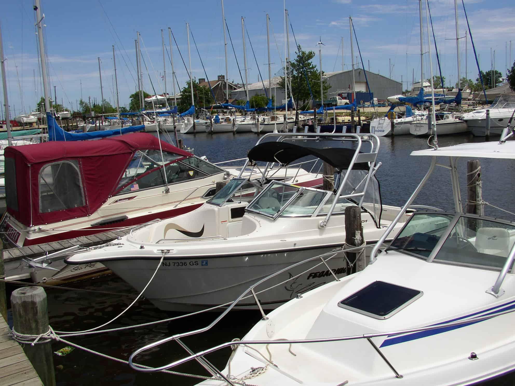 Atlantic Towers arch on a Seaswirl 2101 Dual Console open bow boat, showcasing its sleek design and functionality.