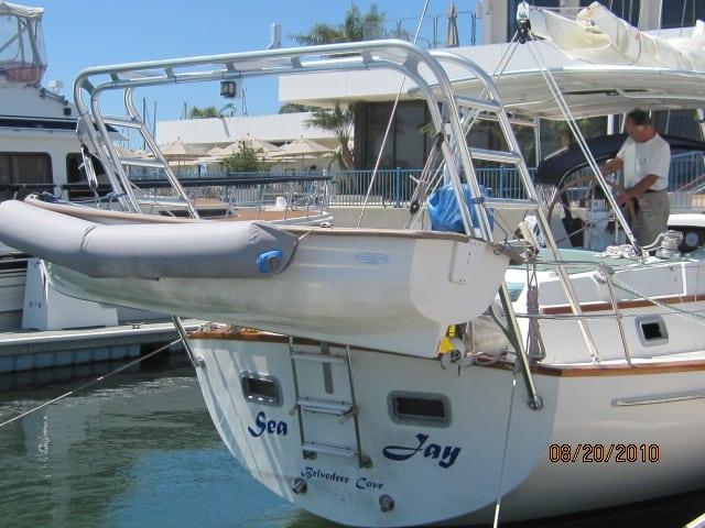 Atlantic Towers arch installed on a Pearson 422 sailboat, showcasing its design and functionality.