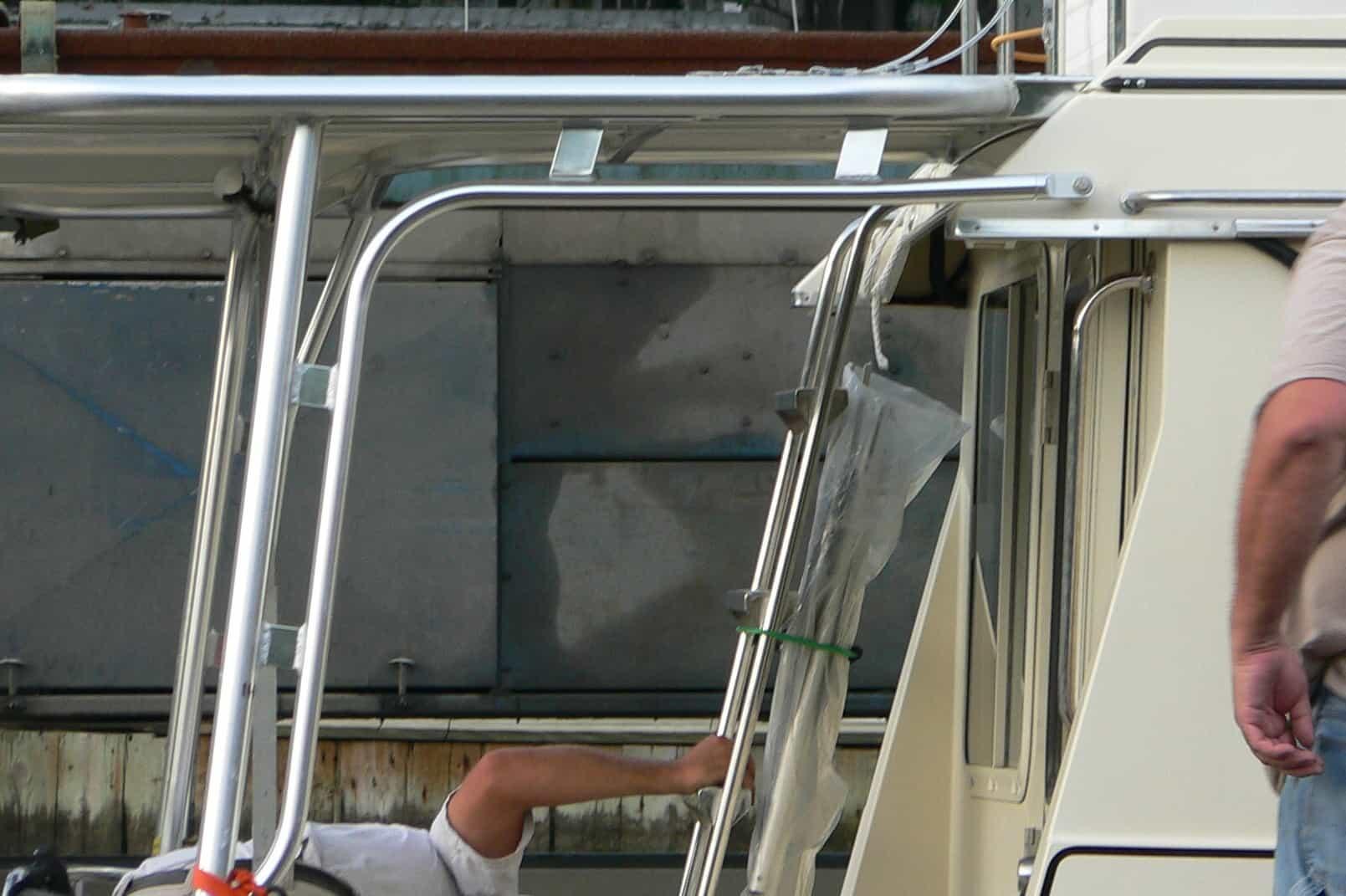Camano Trawler Cockpit Sun Shade 2008 image 1