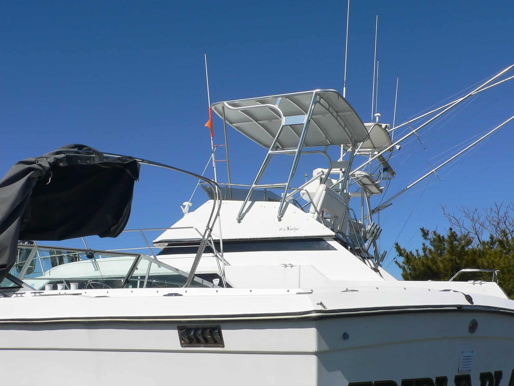 Atlantic Towers Top installed on a Carver 27/630/300 Santego flybridge boat, showcasing its sleek design and functionality.