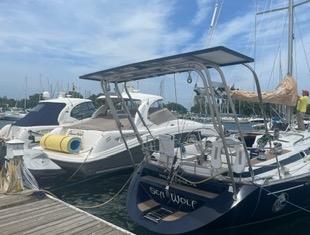 Atlantic Towers Arch installed on a boat named 'Sen Wolf' at a marina with other vessels and a blue sky.