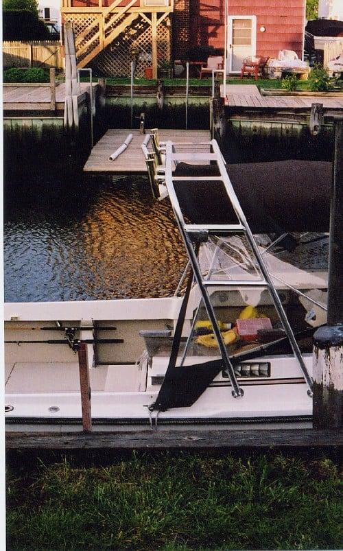 Atlantic Towers Arch installed on a Shamrock 260 Cuddy boat docked at a marina with wooden piers.