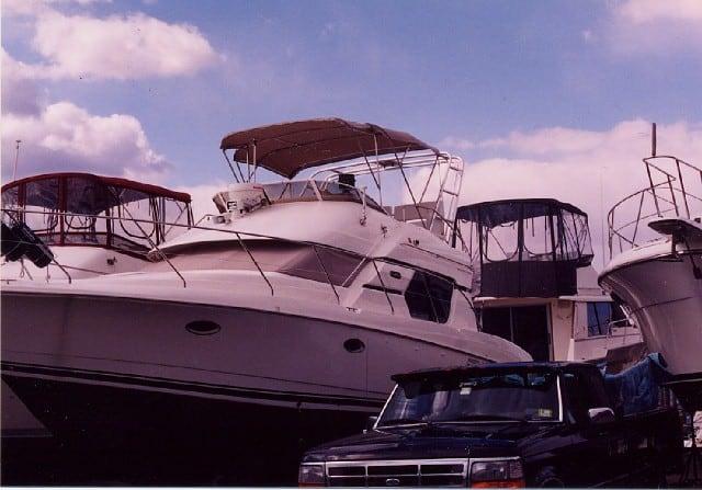 Silverton 351 Sedan Arch 1997 image 1