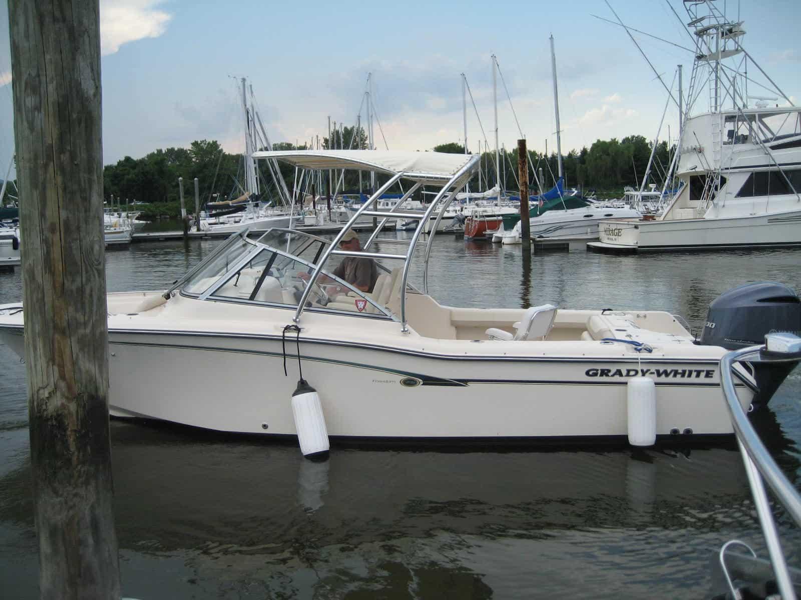 Atlantic Towers Top installed on a Grady White 255 Freedom bow rider/dual console boat.