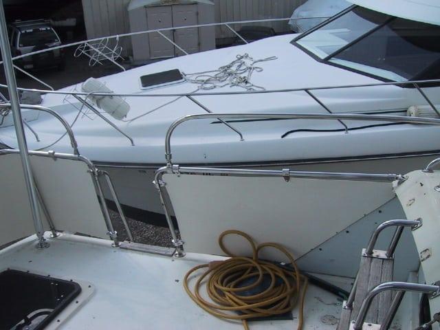 Atlantic Towers Aft Deck Top installed on a Silverton 40 Aft Cabin boat, showcasing its design and functionality.