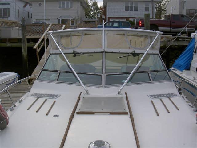Atlantic Towers Top installed on a Sea Ray SRV 300 Weekender express cruiser with a white fiberglass deck and blue accents