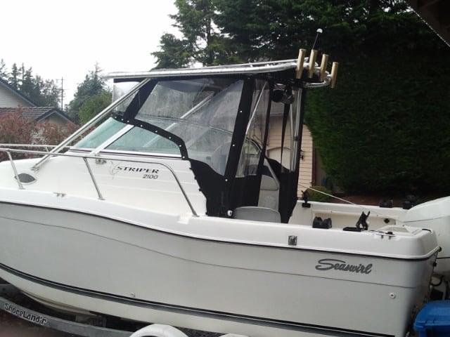 Atlantic Towers Top installed on a Seaswirl 2150 Striper walkaround boat.