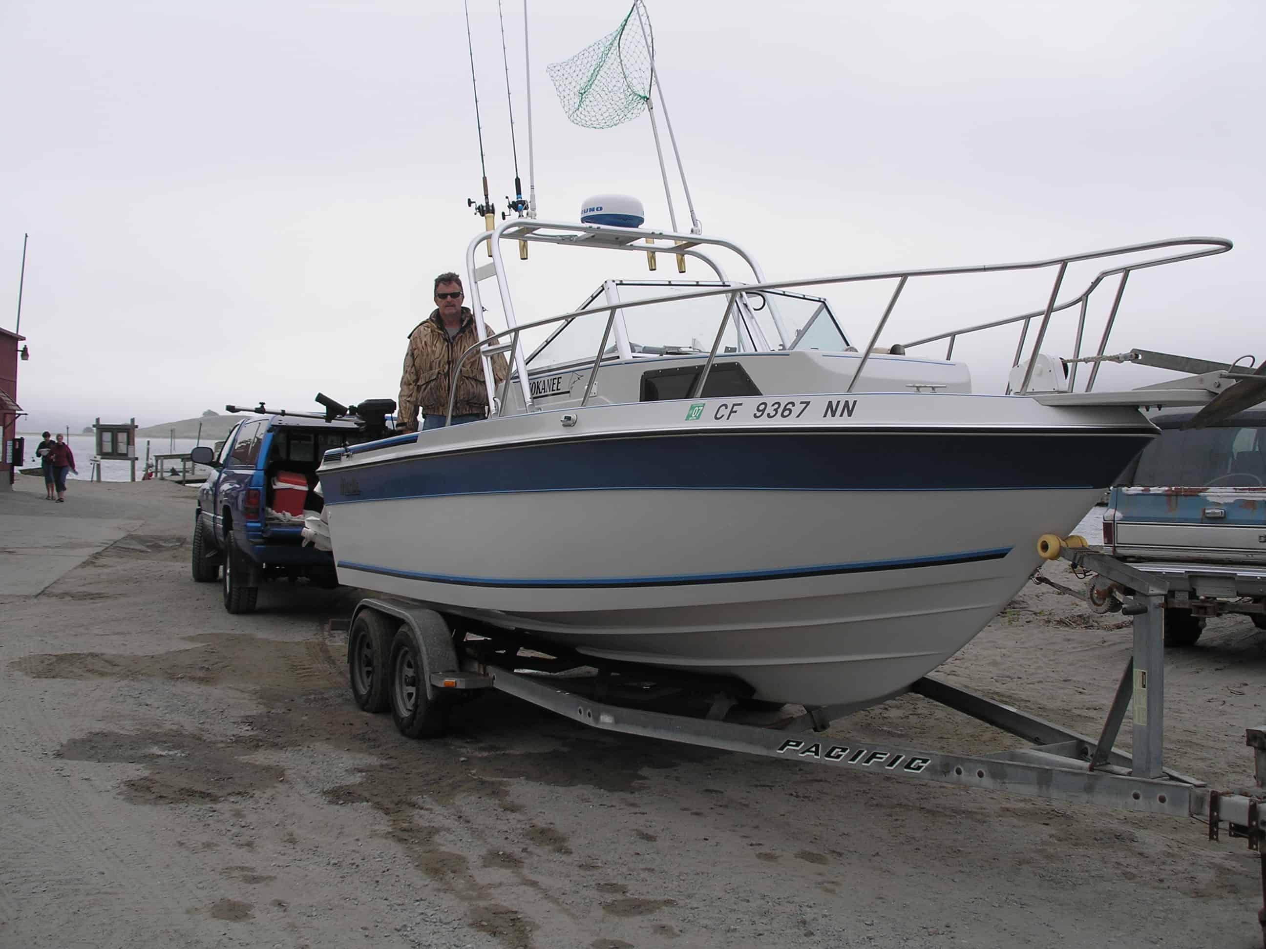 Atlantic Towers arch on a Marlin 2250 Kokene walkaround boat, showcasing its design and functionality.
