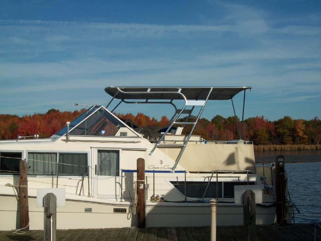 Atlantic Towers Top installed on a Chris Craft 381 Catalina motor yacht, showcasing its sleek design and functionality.