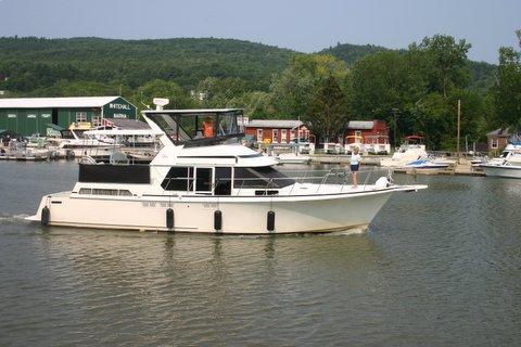 Tollycraft Cockpit Motor Yacht Top 1986 image 1