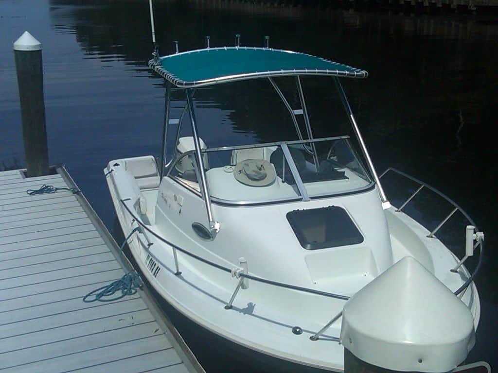Atlantic Towers Top installed on a Chris Craft 21 walkaround boat, showcasing its sleek design and functionality.