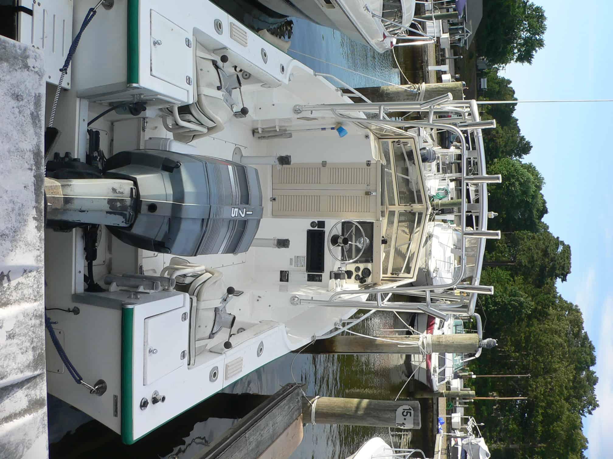 Atlantic Towers Top installed on a Mako 223 Walkaround boat, docked with other vessels in the background.