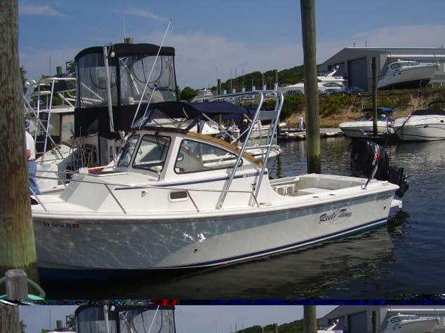 Steiger Craft 23 Block Island boat docked in marina with Atlantic Towers Arch installed on the deck.