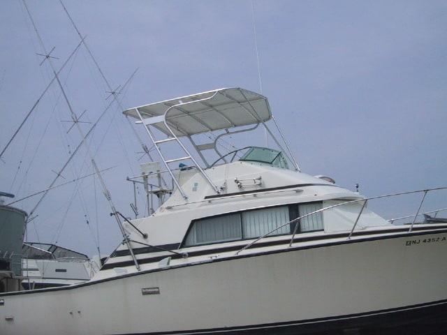 Atlantic Towers Top mounted on a Bertram 33 Sport Fish boat, showing the vessel's profile and features.